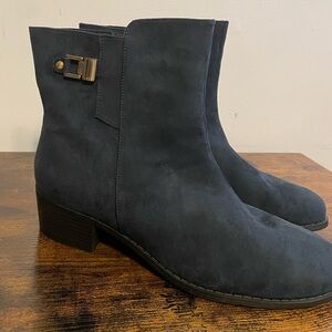 Cushion Walk Boots from Avon size 11